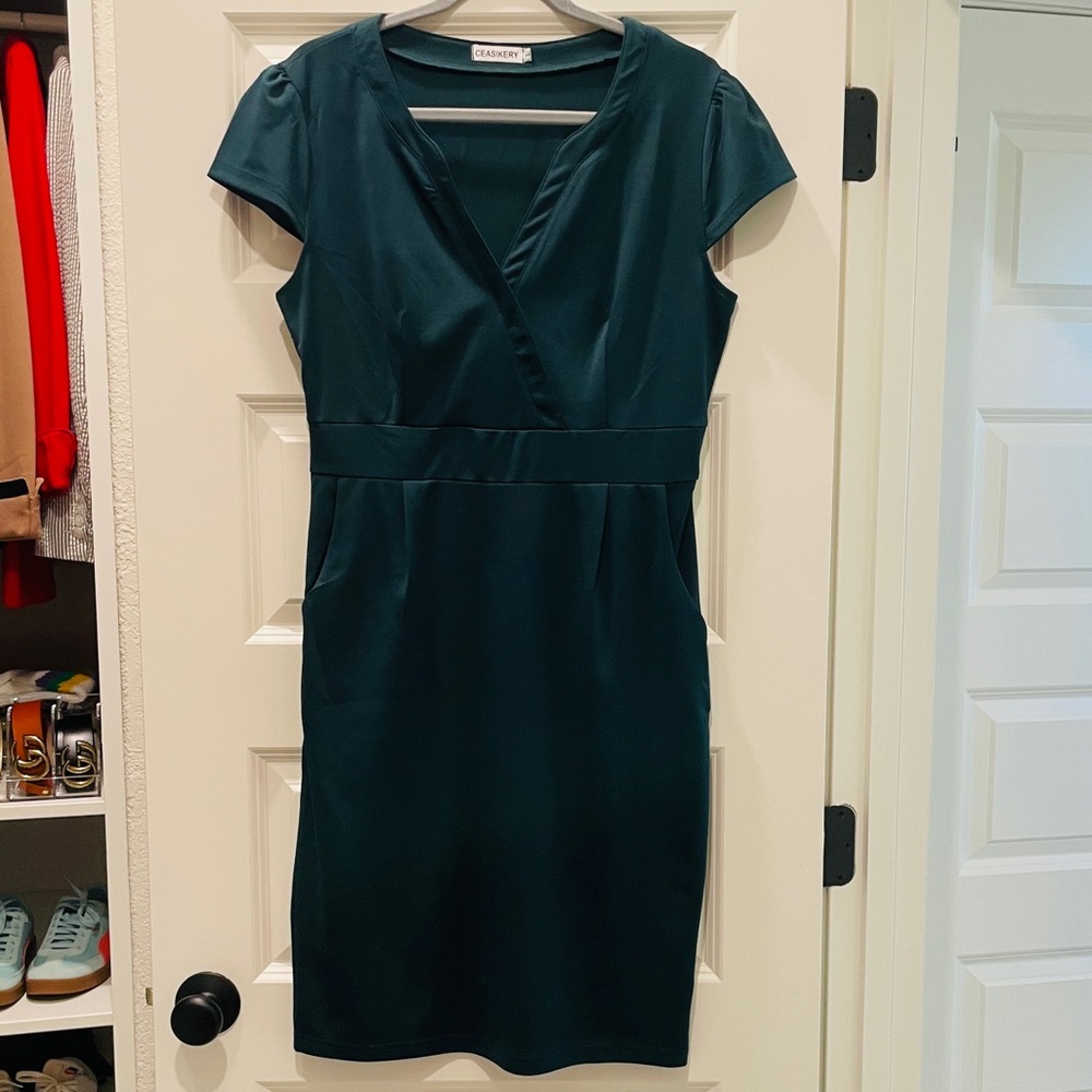 Green V-Neck Cap Sleeve Dress